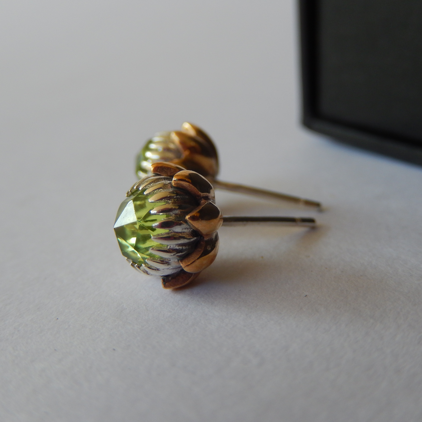 Bold Protea Stud Earrings (Peridot)